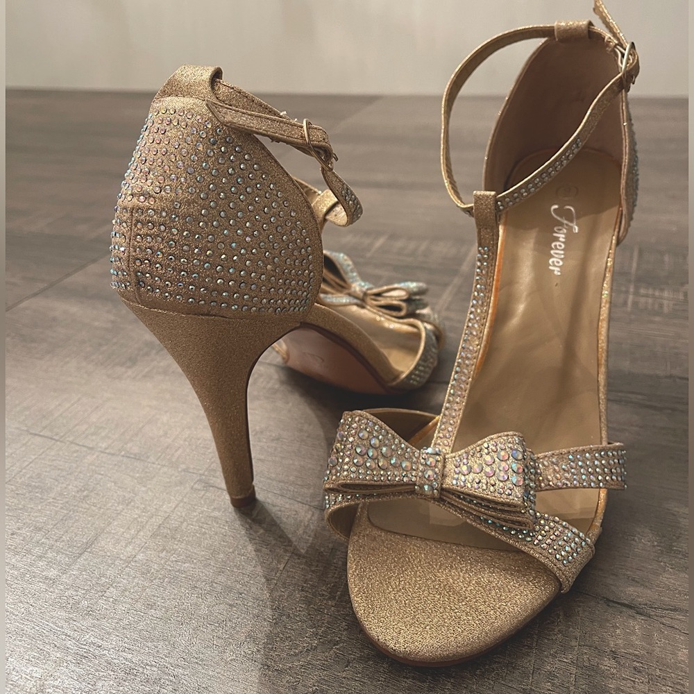Forever Wedding Bride/Bridesmaid Studded Heels Size 9